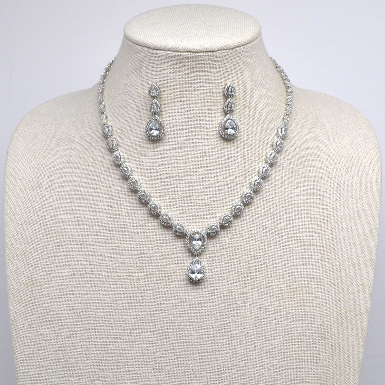 CN004518S1S CZ TEARDP LINK ALL AROUND W' TRDP DNGL NECK SET