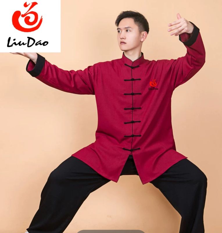Taji-Bekleidung rot mit gesticktem Liudao Logo Taji-Bekleidung rot mit gesticktem Liudao Logo