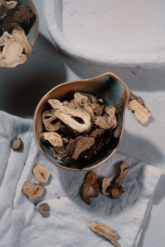 Großköpfige Atractylodeswurzel – Bai Zhu 150g Großköpfige Atractylodeswurzel – Bai Zhu 150g