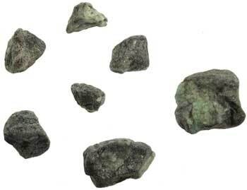 Emerald untumbled stones