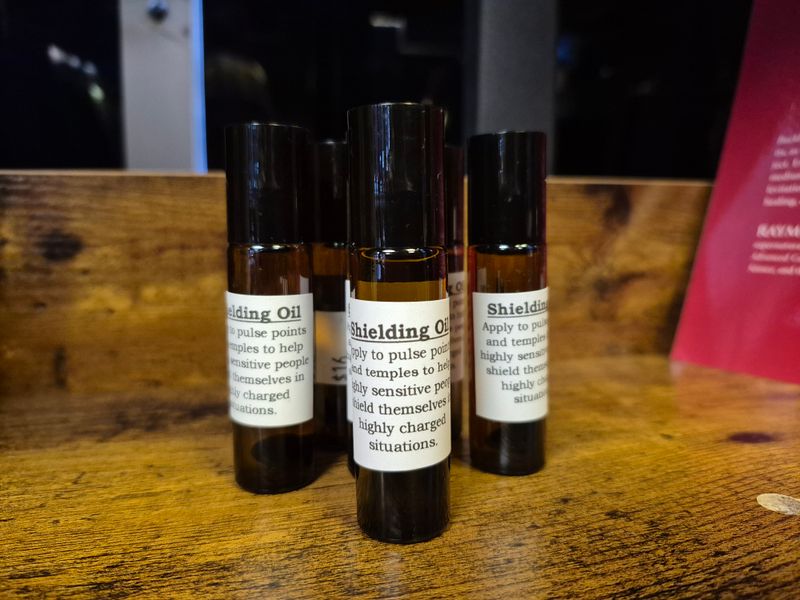 Shielding Oil 2.7 dram Roll-On Bottle