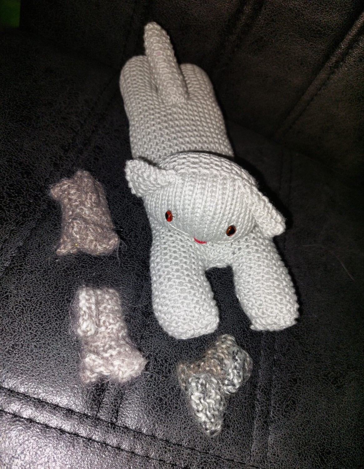 Katzen Mammi mit 3 Kitten