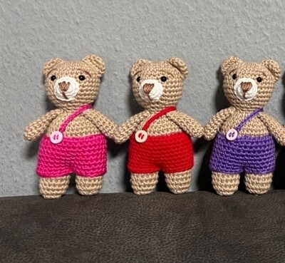 Grosser Bär mit Pink Hose