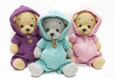 Grosser Teddy im Overal