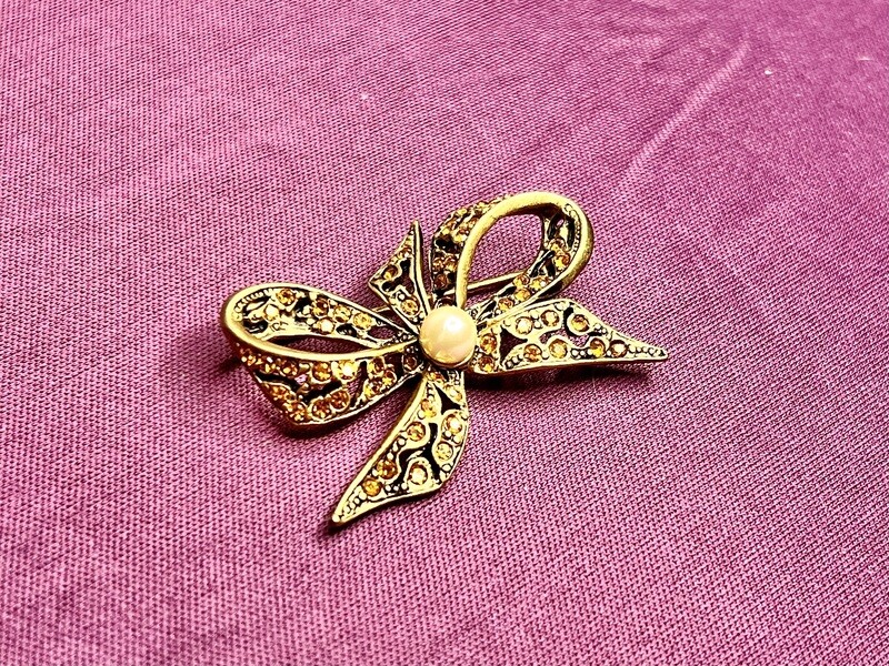 Amber Rhinestone Ribbon Brooch