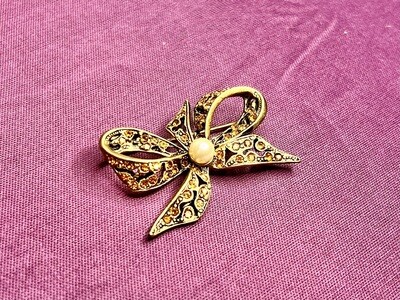 Amber Rhinestone Ribbon Brooch