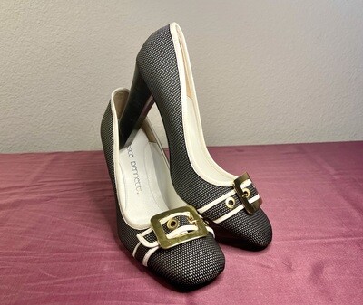 Woman&#39;s Shoes/Heels