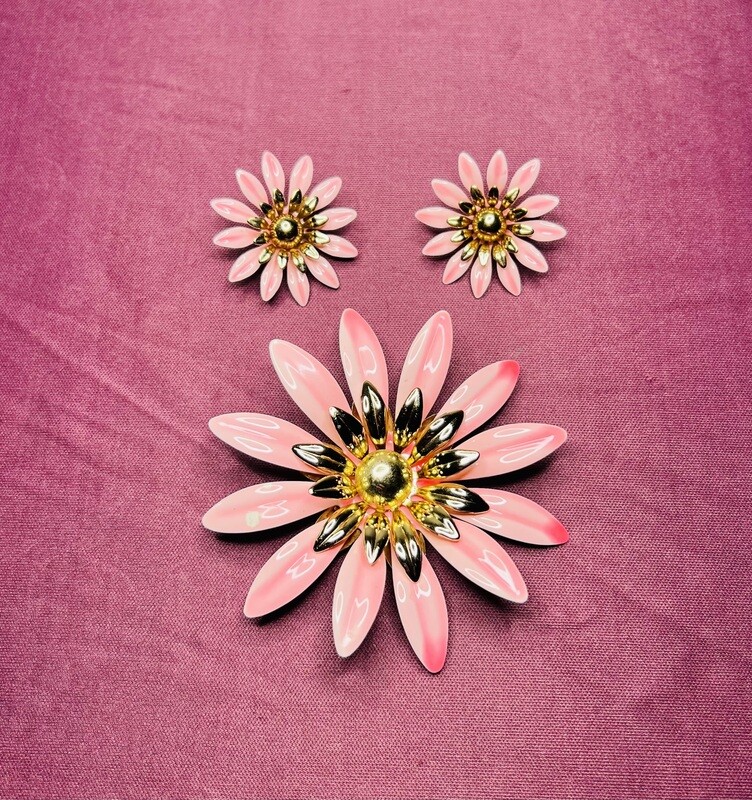 Sarah Coventry Daisy Enamel Brooch Earrings Set