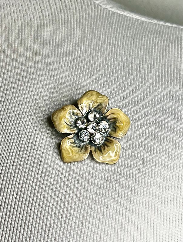 Vintage Textured Enamel &amp; Rhinestone - Flower Brooch