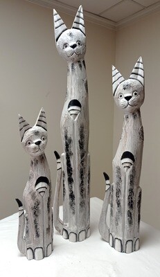 Set de tres gatos sentados