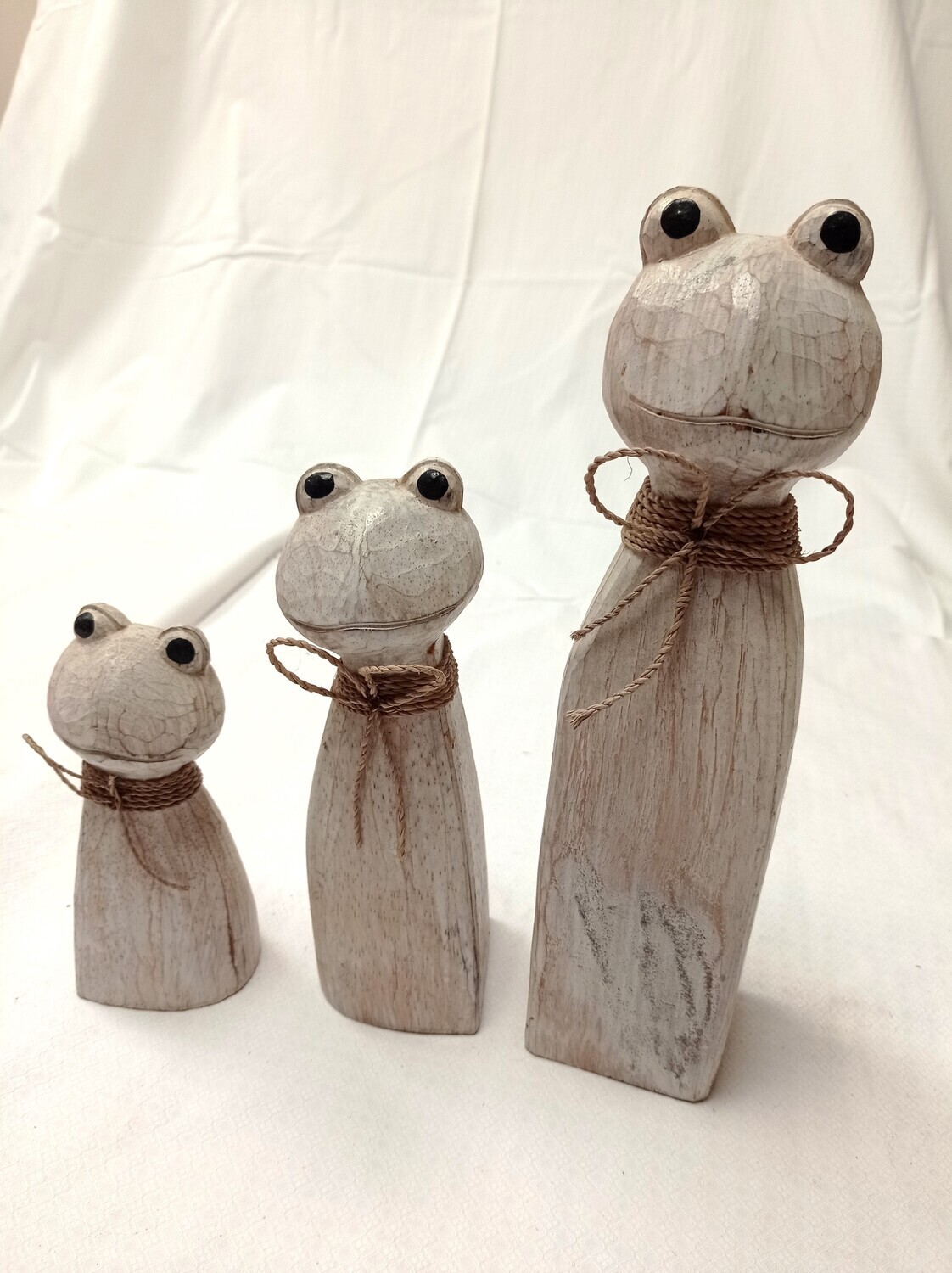 Set figuras ranas madera