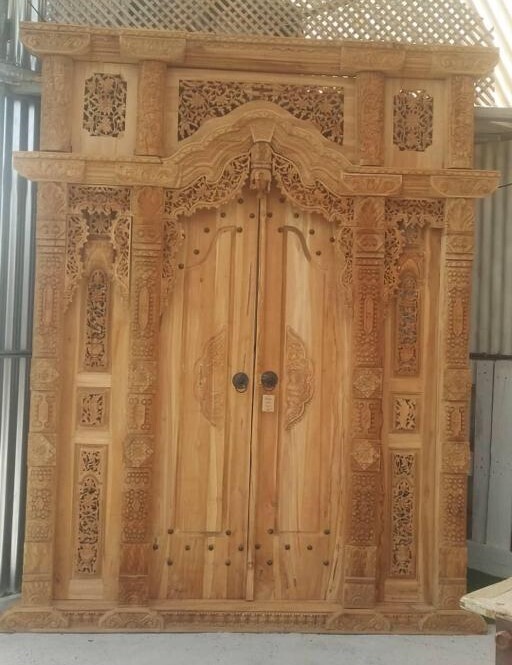 Puerta de madera de teka tallada Balinesa