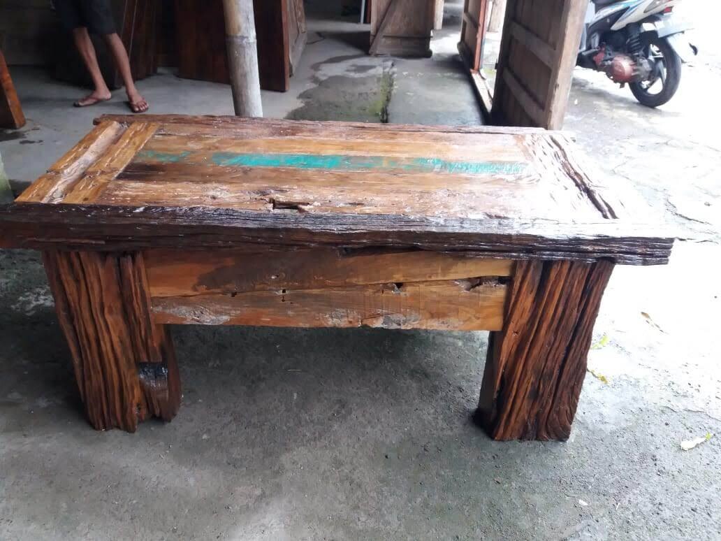 Mesa madera reciclada extraída de embarcaciones antiguas de pesca asiáticas