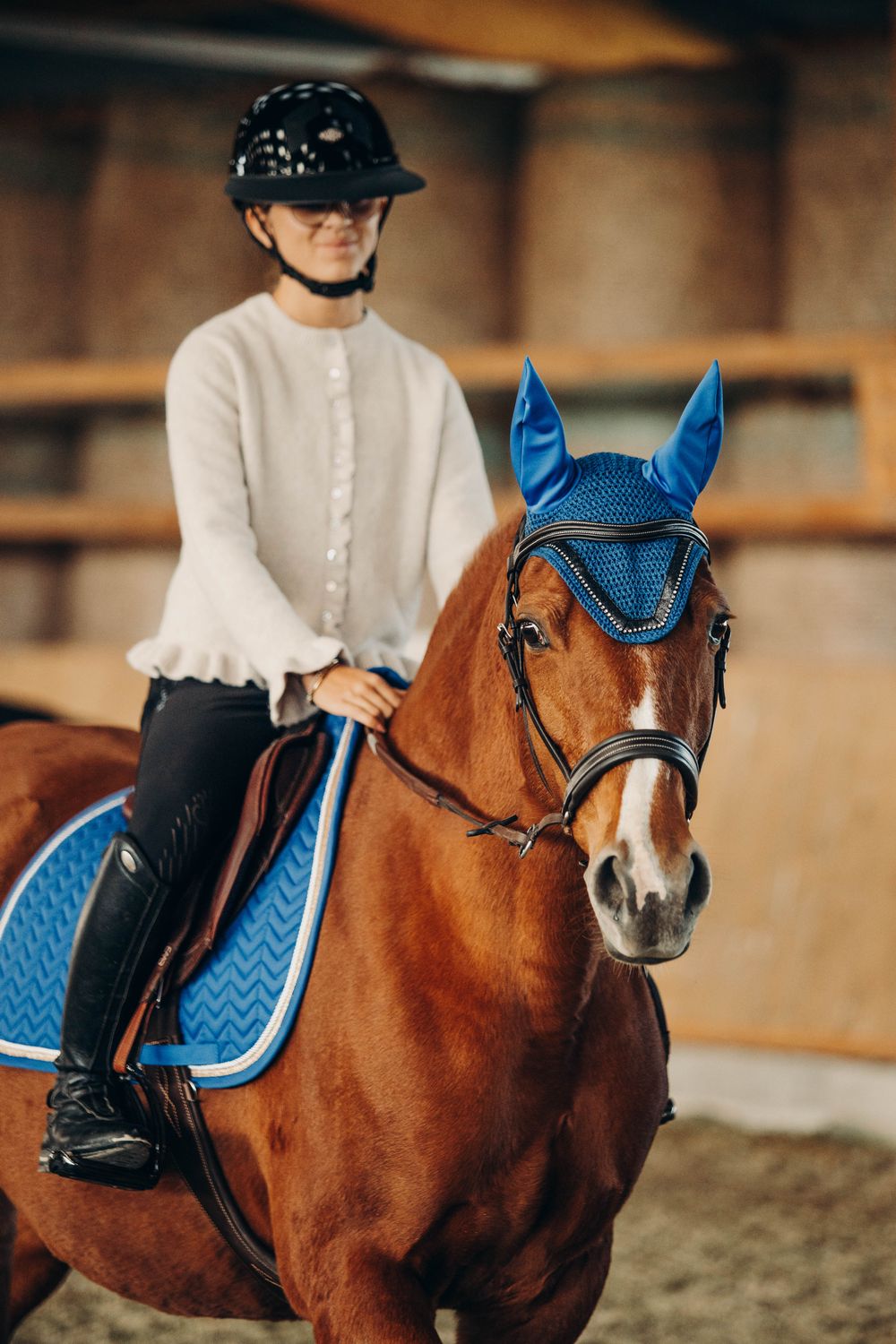 Bonnet court bleu roi