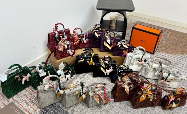 Kelly Large Highend - Preorder - (Australia only) - Size 25 x 18cm - Free shipping - Please put colour of the bag in the comments