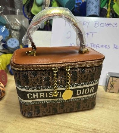 BEAUTY BAG DIOR WITH 3 MINI PERFUMES - Free shipping Australia wide - PayPal &amp; PayId available