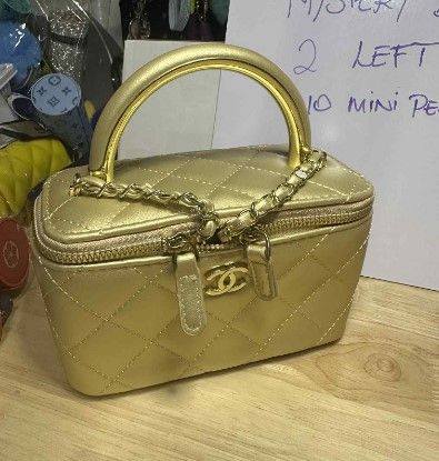 BEAUTY BAG GOLD CC WITH 3 MINI PERFUMES - Free shipping Australia wide - PayPal &amp; PayId available