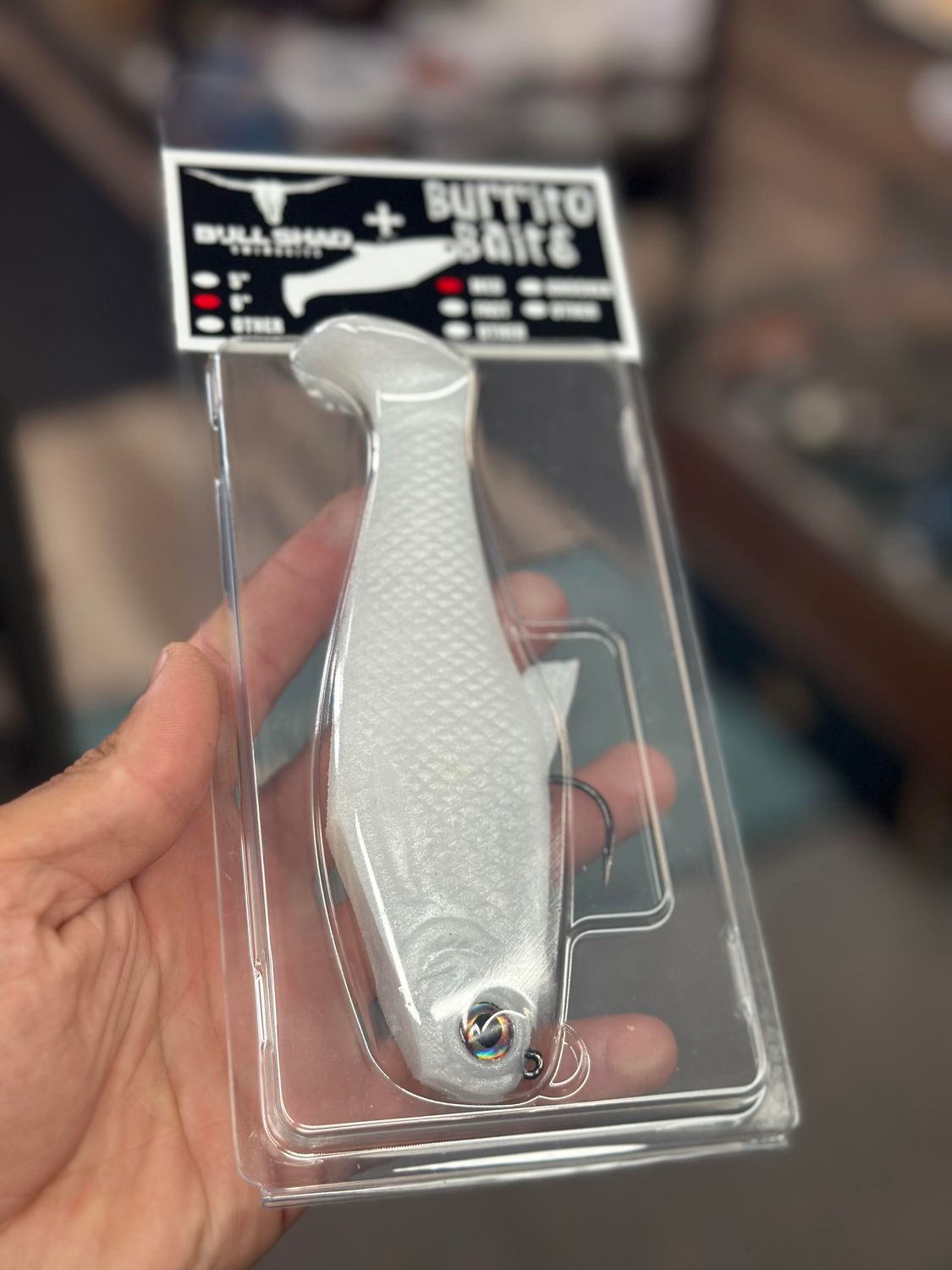 BULLSHAD BURRITO, Color: PEARL WHITE, Size: 6'' MED SINK