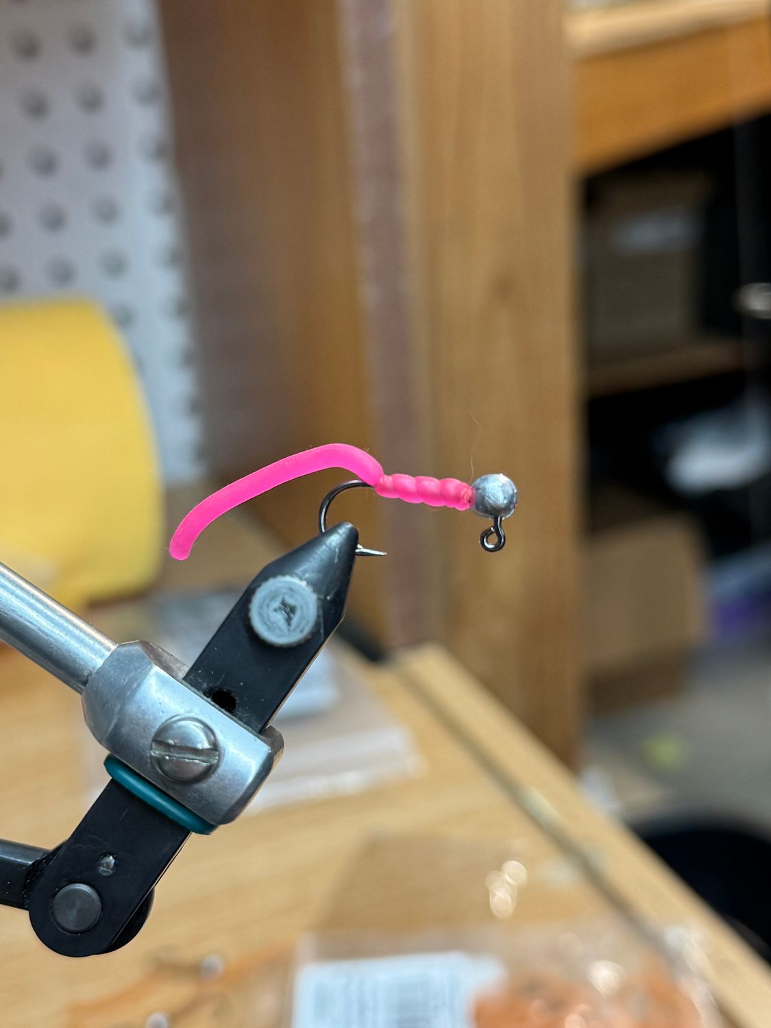 LC CUSTOMS TROUT SQUIRMY WORM JIGS, Color: HOT PINK, Size: 1/64