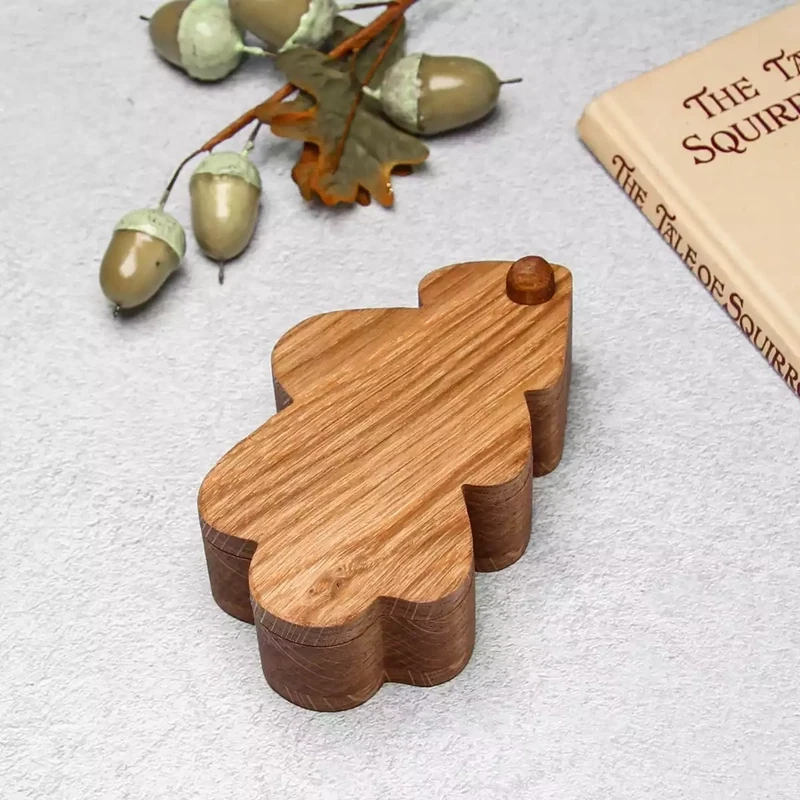 Hand Cut Oak Swivel Box - Oak Leaf Small by Beamers Designs