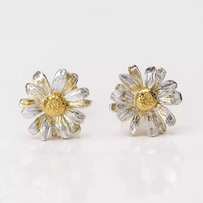 ◆Alex Monroe デイジー ピアス シルバー◆花 フラワー ◇Alex Monroe デイジー ピアス シルバー◇花 フラワー - メルカリ