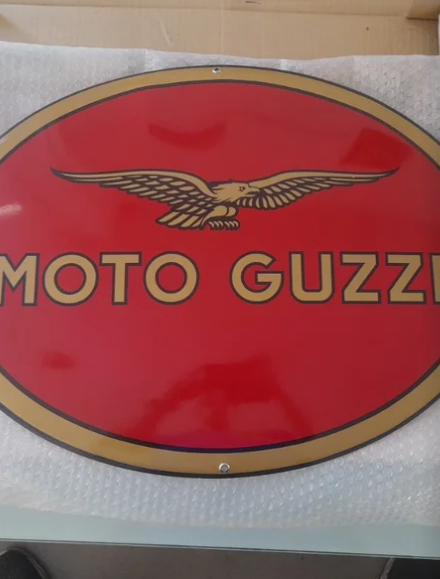 Escudo metálico MotoGuzzi