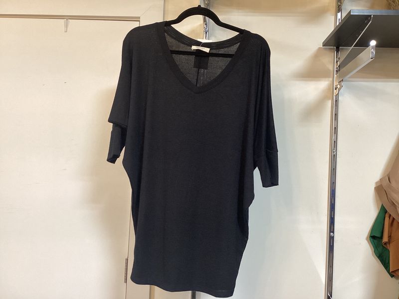 Vneck 3/4 length Banded Sleeve