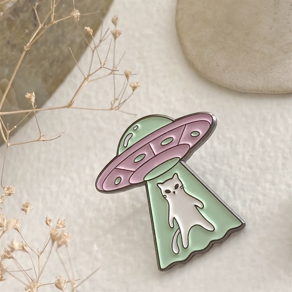 Enamel Pin &quot;Coming or Going?&quot; UFO Cat