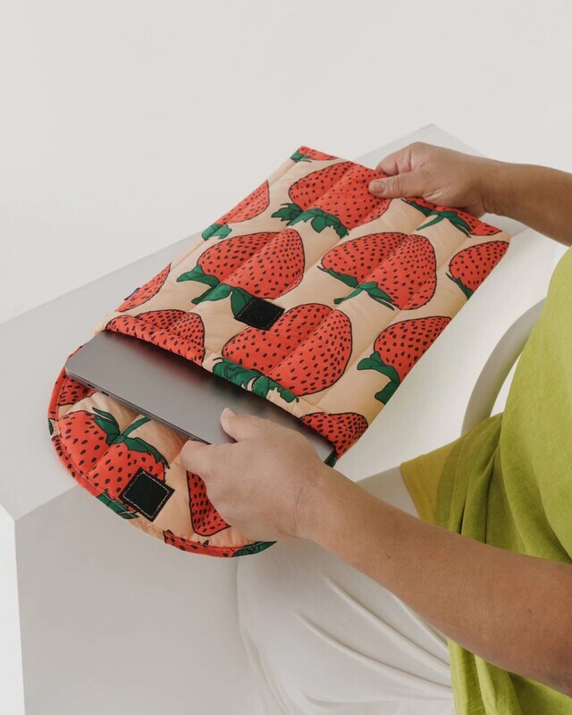 Puffy Laptop Sleeve 16" Strawberry