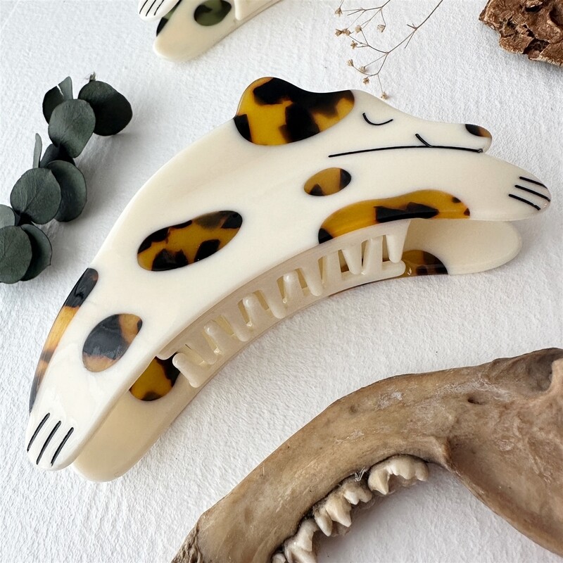 &quot;Dozis&quot; Sleepy Dog Hair Claw Tortoise