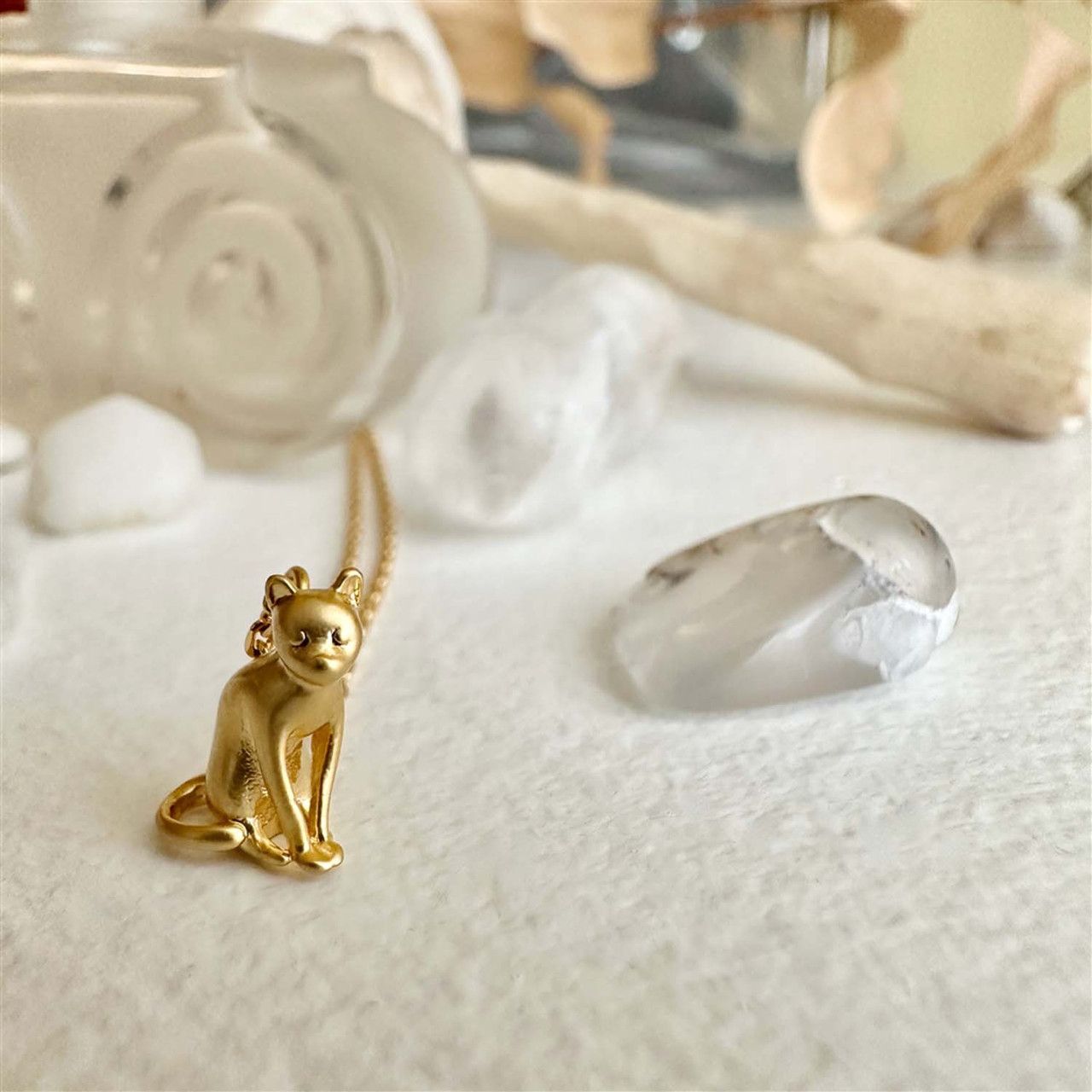 Necklace &quot;Pensive&quot; The Thinking Cat Charm Gold