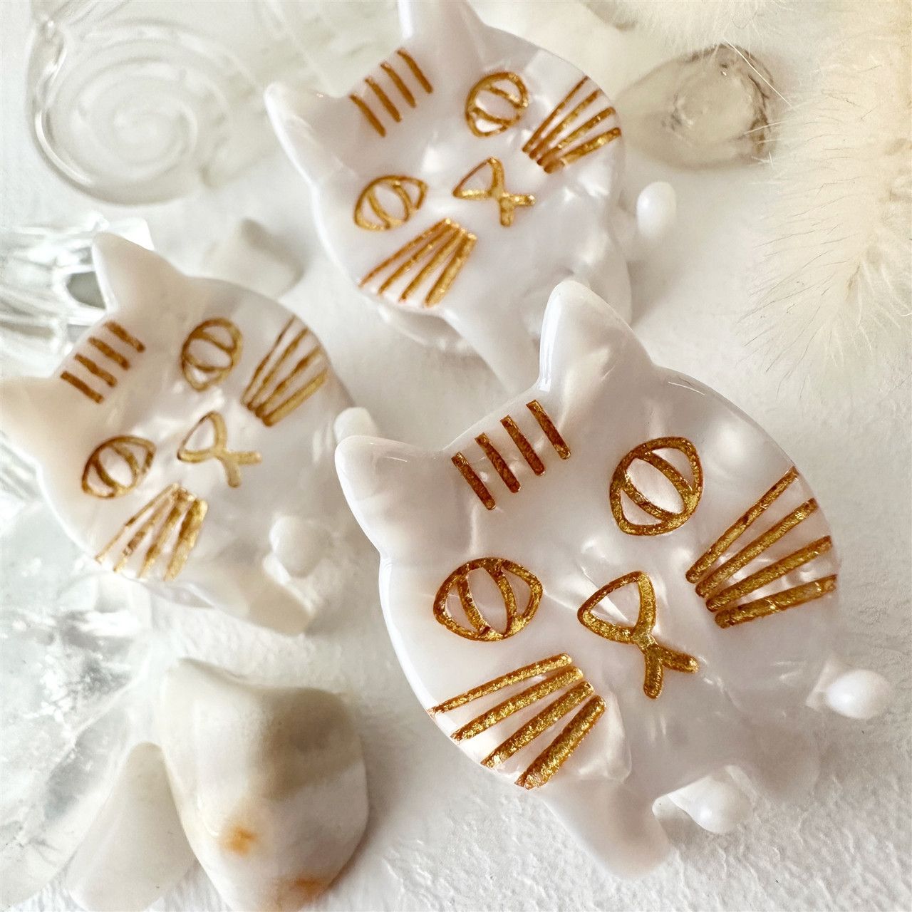 &quot;Trouble&quot; Cat Hair Claw in Pearl