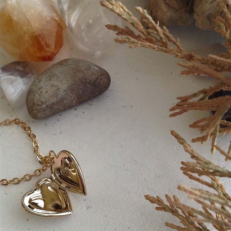 Necklace "Total Eclipse of The Heart" Heart Shaped Locket Gold