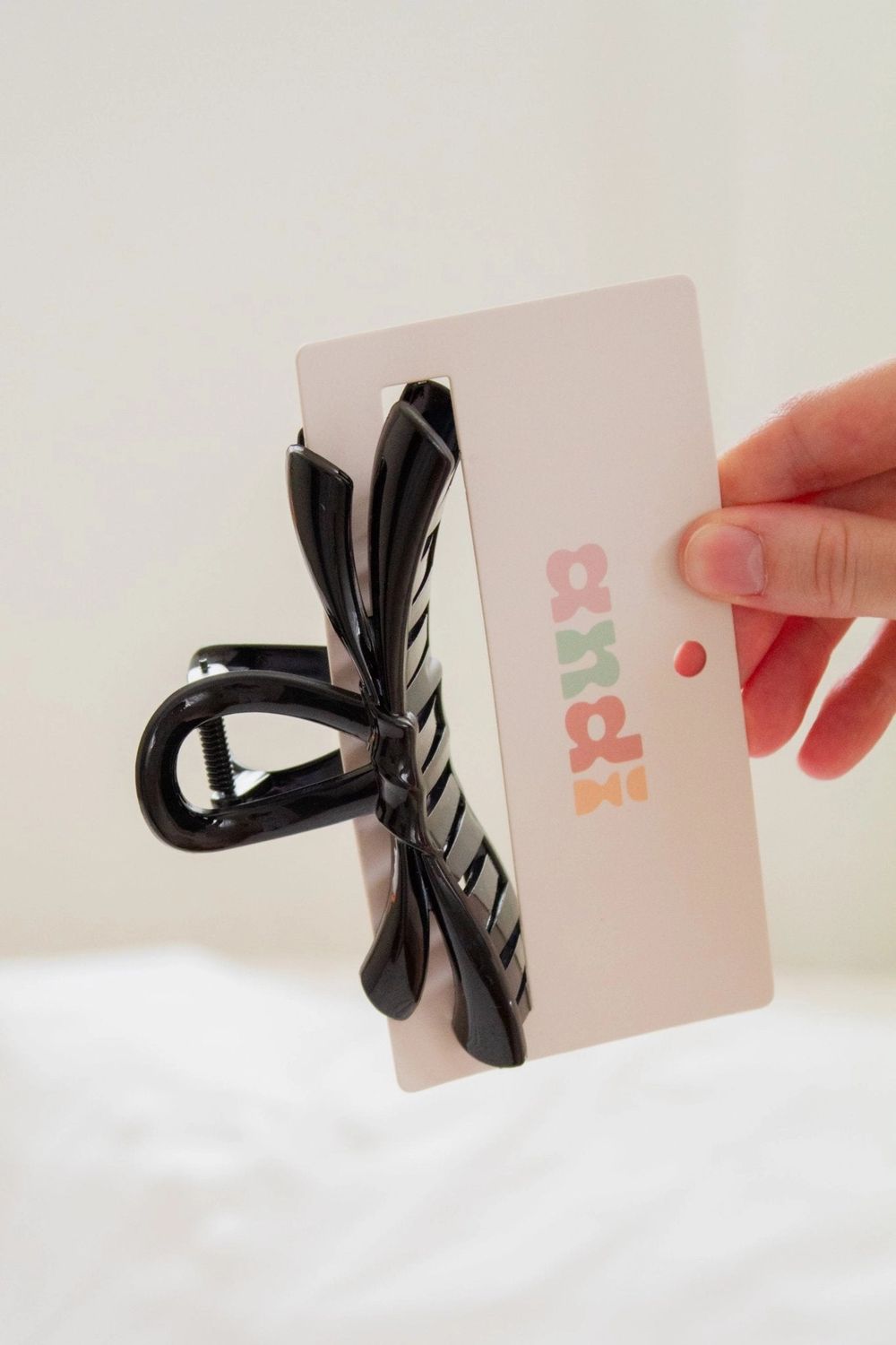 Bow Loop Claw Black