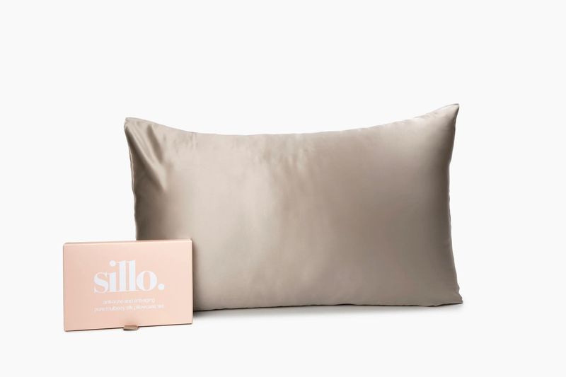 Silk Pillowcases Queen 2 Pack + Wash Bag Light Champagne