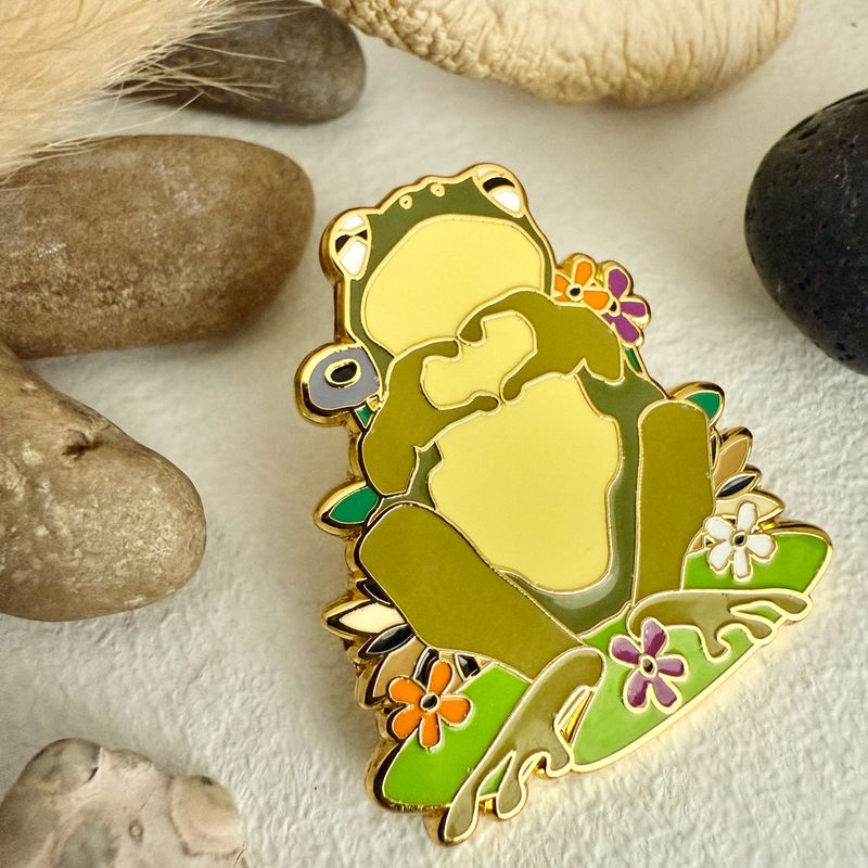 Enamel Pin "Cecile" Frog