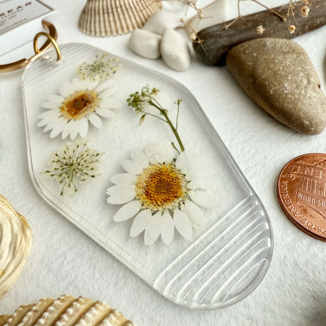 Pressed Flower Keychain &quot;Ashbury&quot; White