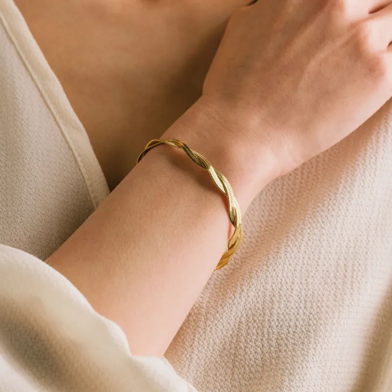 Josie Twist Bracelet Gold