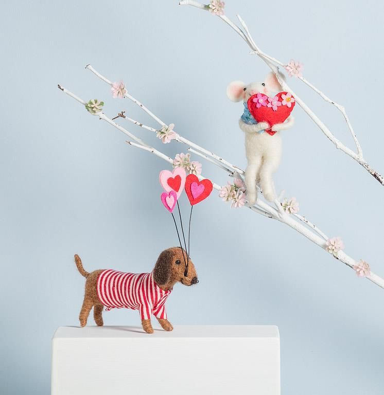 Felt Mouse Holding Heart