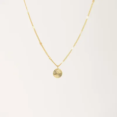 Everly Circle Necklace Gold