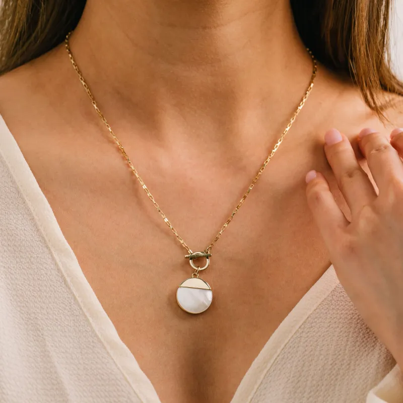 Oasis Toggle Necklace White