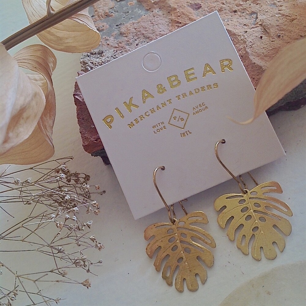 “Khasi” Brass Monstera Leaf Drop