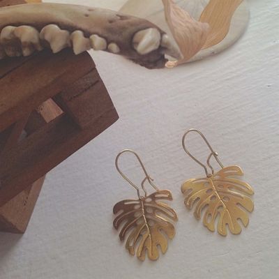 “Khasi” Brass Monstera Leaf Drop
