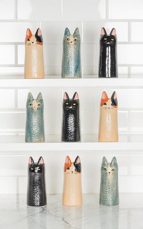 Skinny Cat Vase Brown/White