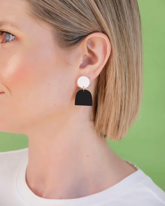 Lad Earrings White Black