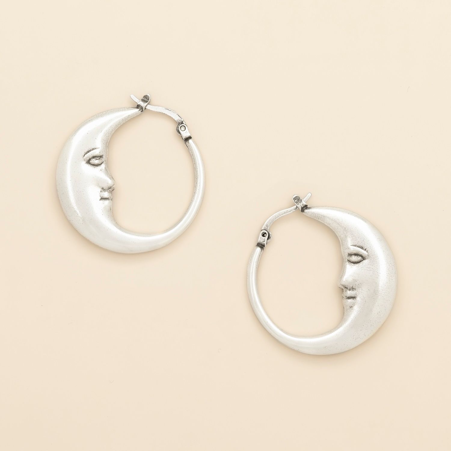 Refined Icon Earring Moon Hoop Silver