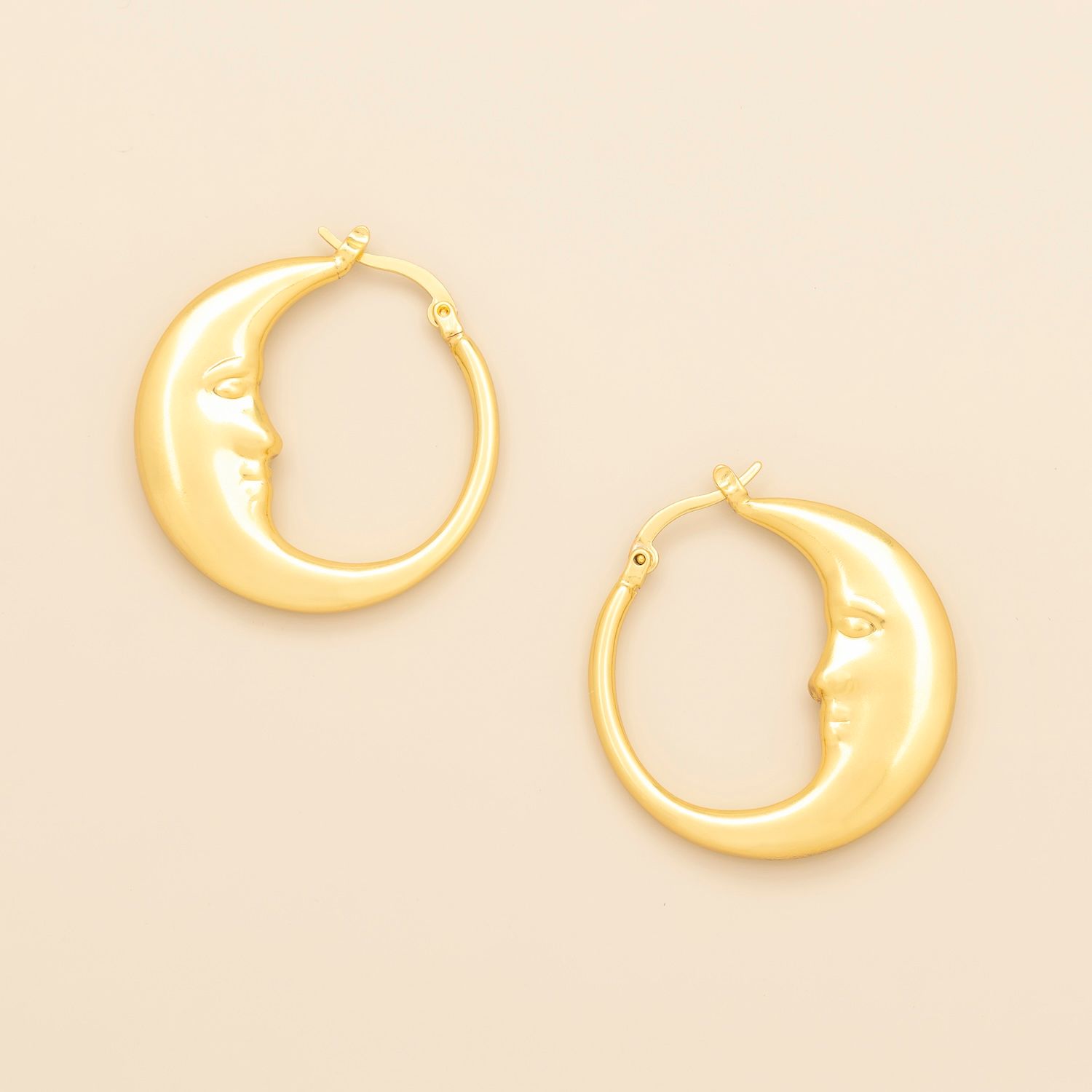 Refined Icon Earring Moon Hoop Gold