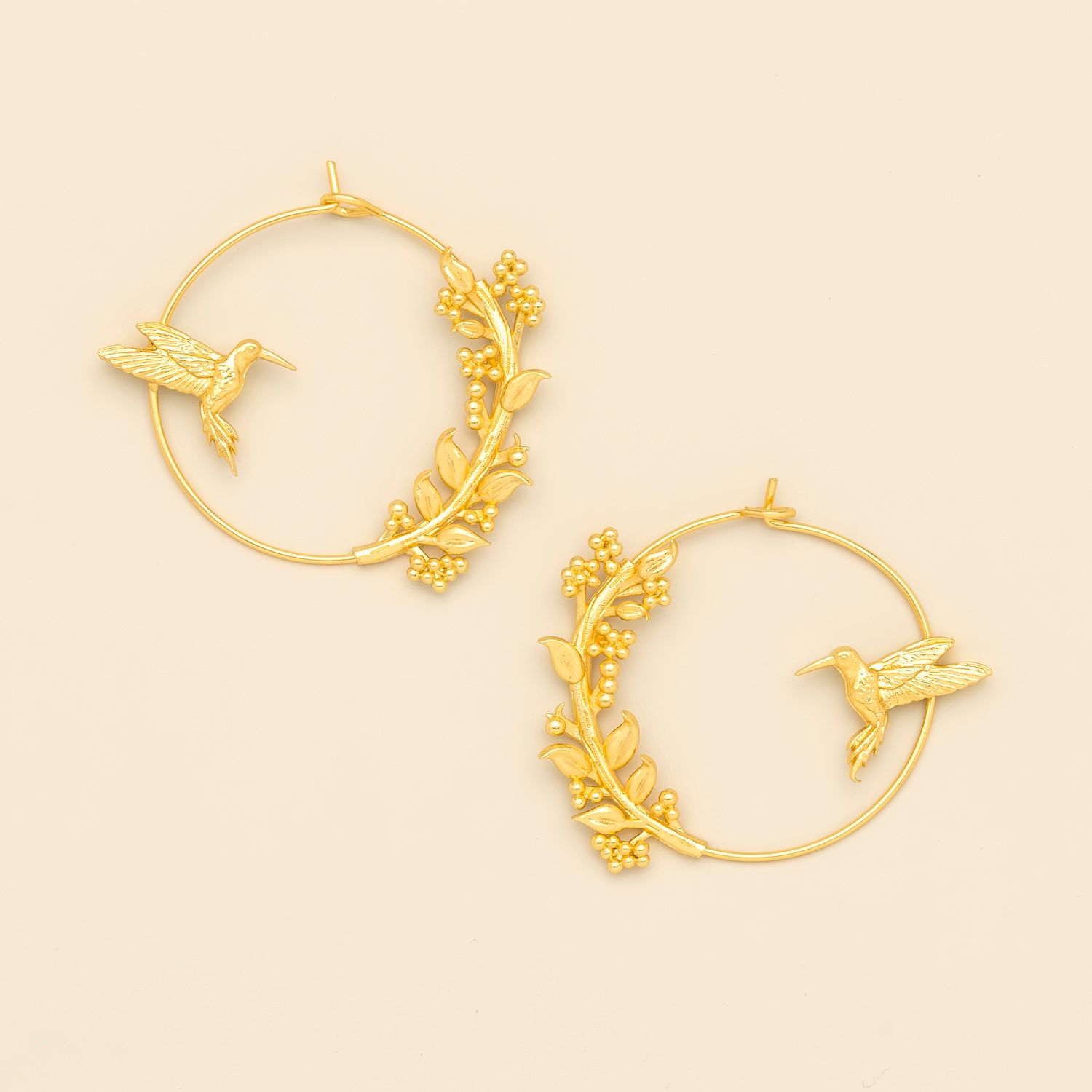 Refined Icon Earring Hummingbird Hoop Gold