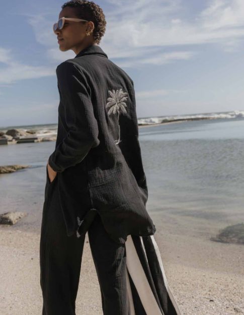 Lila Rose long beach shirt with palm, Colour: Black + white palm, Size: S