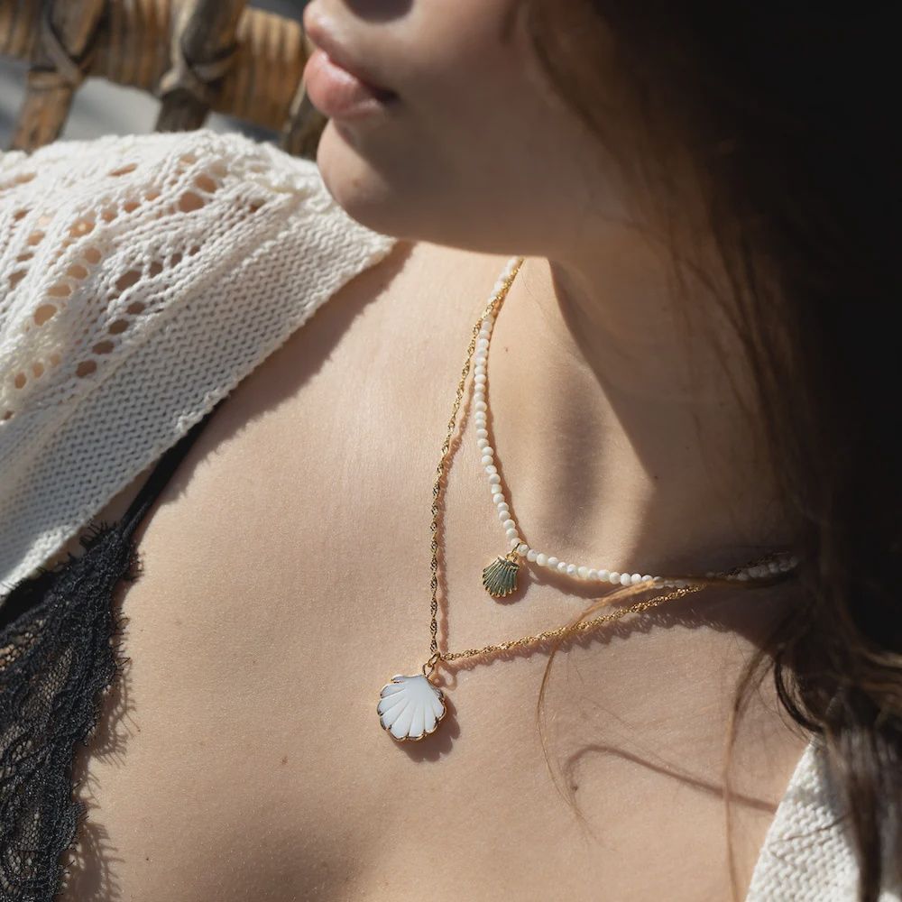 Blonde Chaos Beaded Scallop Necklace